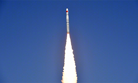 China lanza con éxito el cohete Chángzheng-11